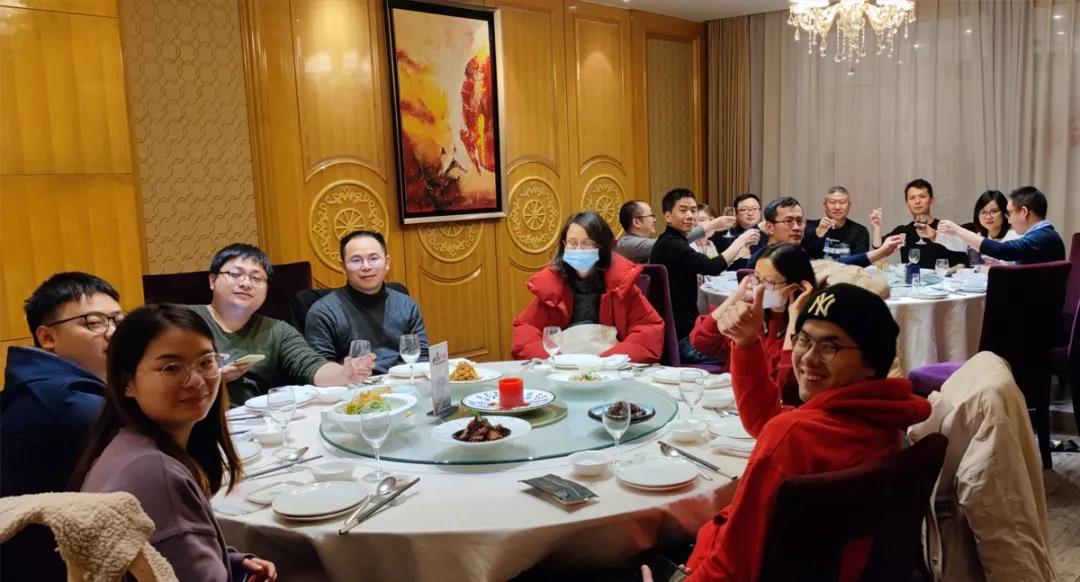 齊心協(xié)力，乘風(fēng)破浪！聚集夢想，贏在未來！